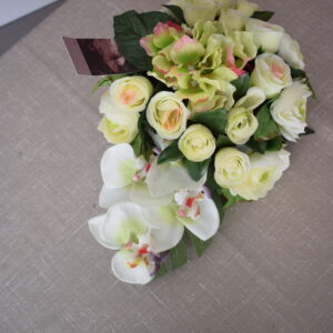 Bloemstuk klein ovaal rozen - hortensia en orchidee